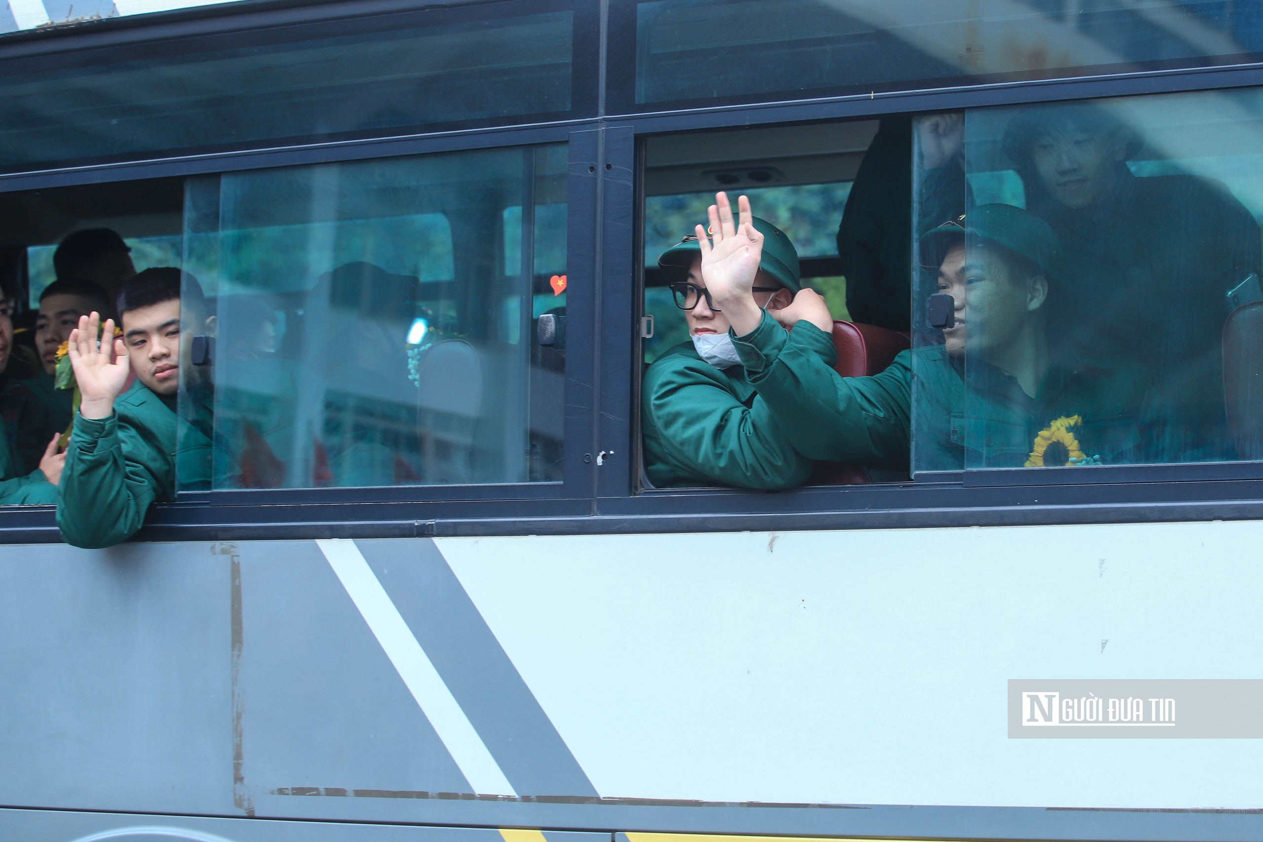 Bí thư Hà Nội tặng hoa, động viên 440 tân binh lên đường nhập ngũ- Ảnh 18. Bí thư Hà Nội tặng hoa, động viên 440 tân binh lên đường nhập ngũ- Ảnh 18.