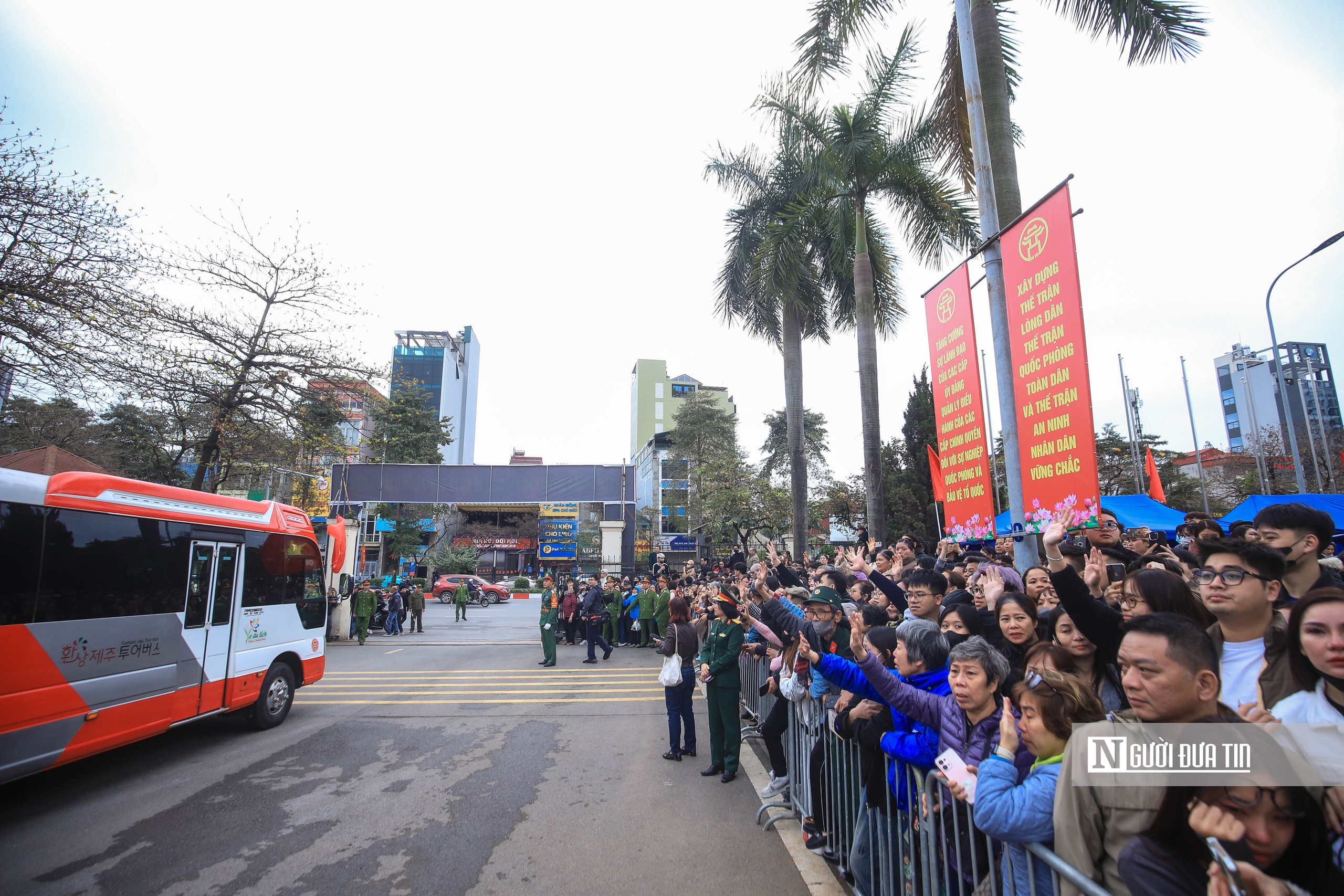 Bí thư Hà Nội tặng hoa, động viên 440 tân binh lên đường nhập ngũ- Ảnh 19. Bí thư Hà Nội tặng hoa, động viên 440 tân binh lên đường nhập ngũ- Ảnh 19.