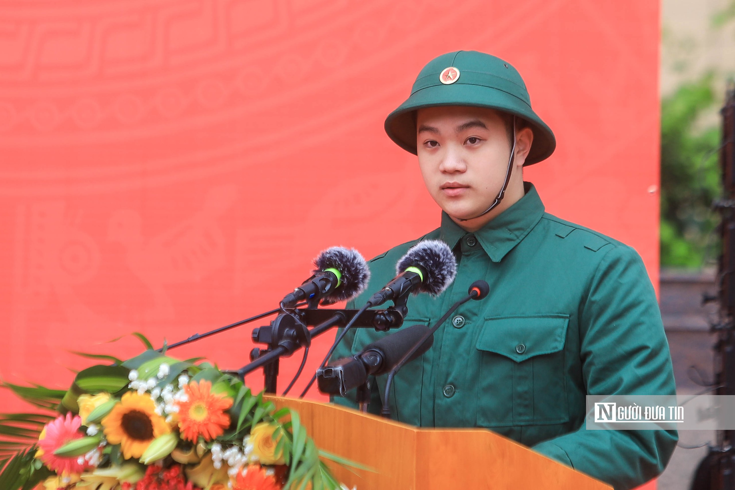 Bí thư Hà Nội tặng hoa, động viên 440 tân binh lên đường nhập ngũ- Ảnh 11. Bí thư Hà Nội tặng hoa, động viên 440 tân binh lên đường nhập ngũ- Ảnh 11.