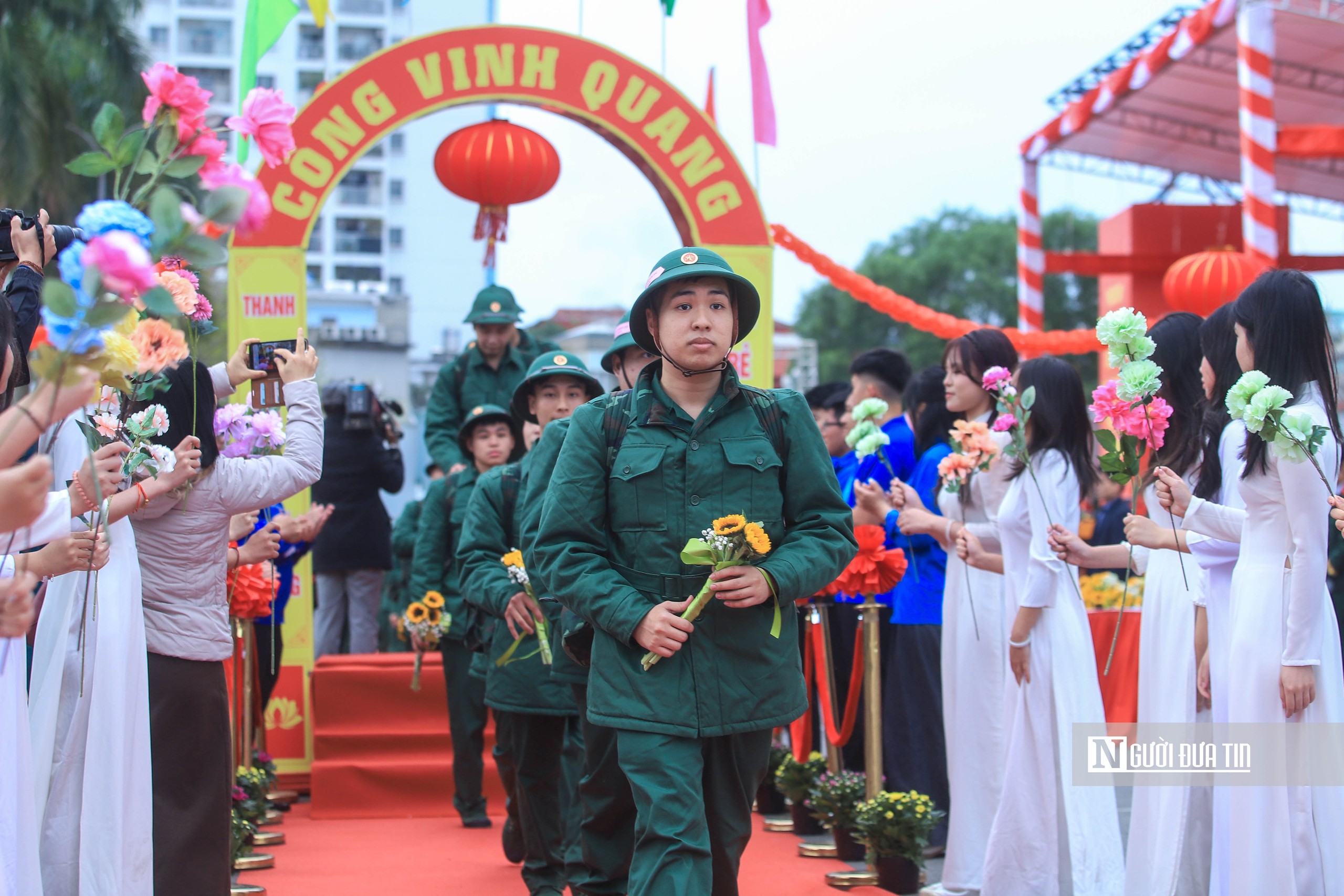 Bí thư Hà Nội tặng hoa, động viên 440 tân binh lên đường nhập ngũ- Ảnh 14. Bí thư Hà Nội tặng hoa, động viên 440 tân binh lên đường nhập ngũ- Ảnh 14.