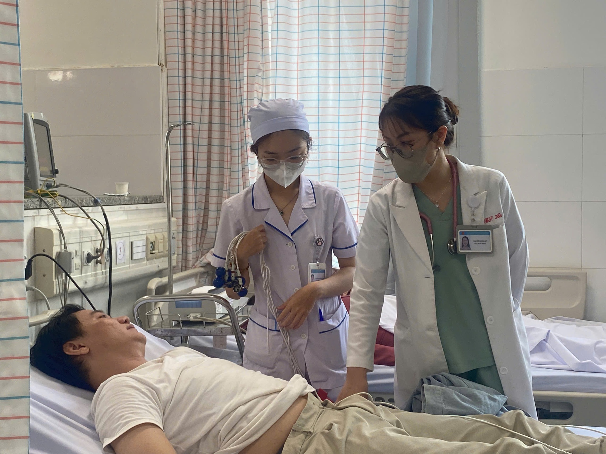 Đ&atilde; c&oacute; 54 người nhập viện sau ăn b&aacute;nh m&igrave; tại Vũng T&agrave;u, Bộ Y tế y&ecirc;u cầu truy xuất nguồn gốc thực phẩm- Ảnh 1.