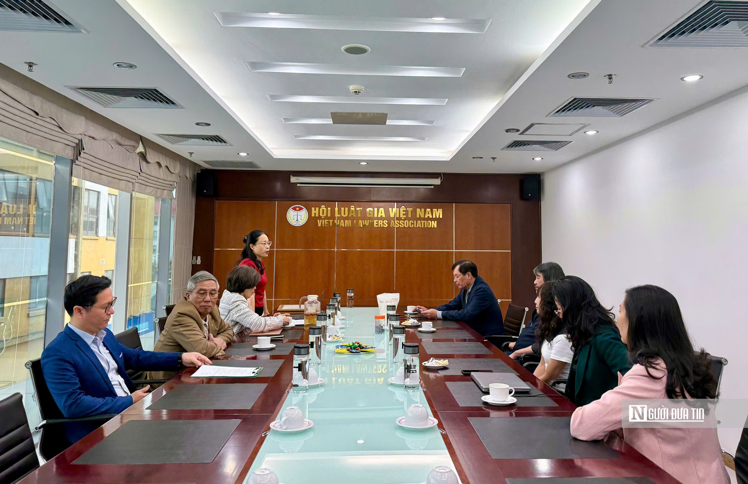 Người đầu tiên của Tổ chức Bánh mì cho thế giới nhận Bằng khen từ Hội Luật gia Việt Nam - Ảnh 1.