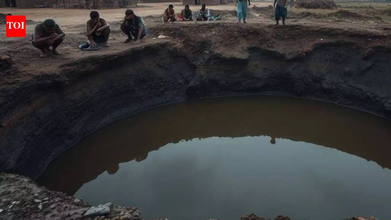 Bé gái bị đuối nước, 5 người nhảy xuống cứu, tất cả đều tử vong - Ảnh 1.