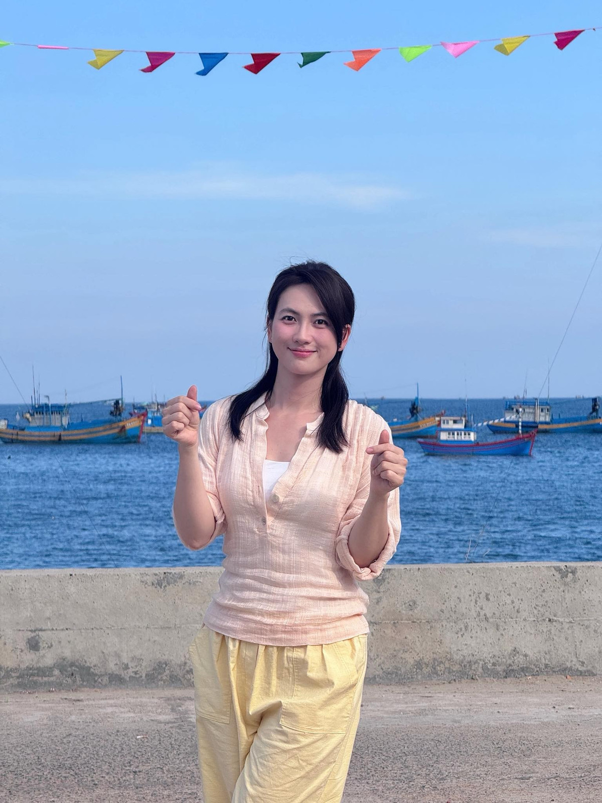 Top 10 "nữ thần mặt mộc" đẹp nhất Vbiz, kh&ocirc;ng son phấn vẫn khiến vạn người m&ecirc; - Ảnh 12.