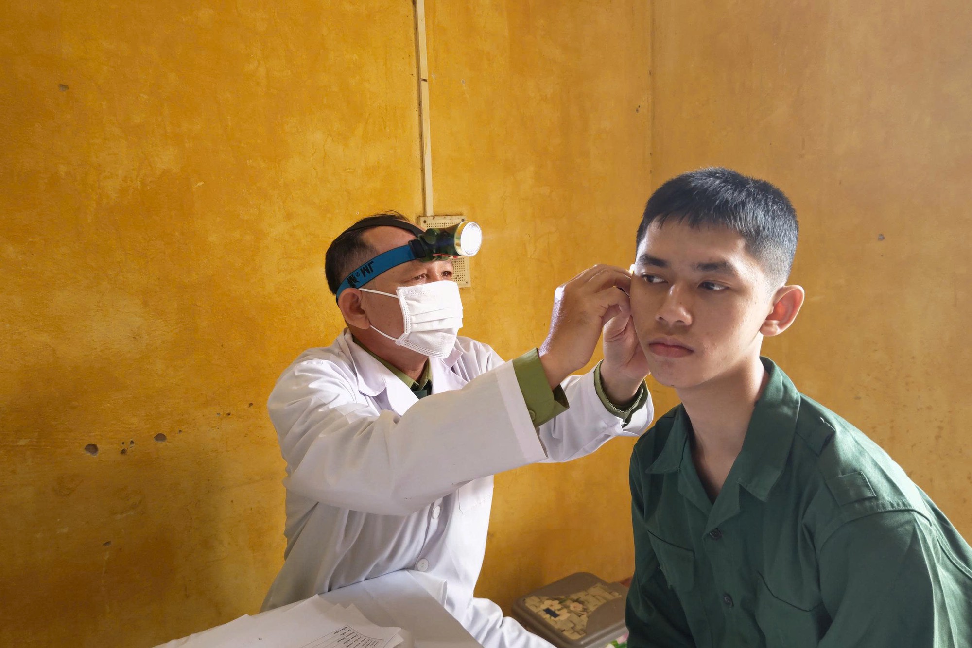 Bữa cơm đầu tiên của 205 tân binh sau khi nhập ngũ- Ảnh 4.