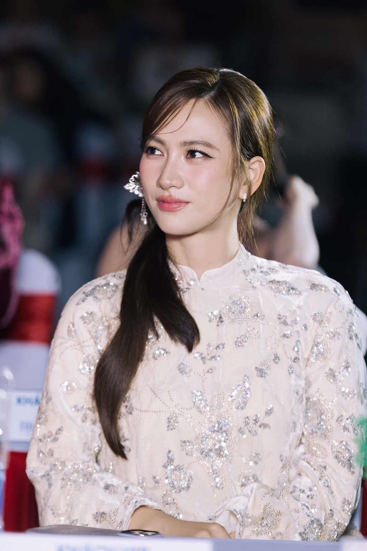 Top 10 "nữ thần mặt mộc" đẹp nhất Vbiz, kh&ocirc;ng son phấn vẫn khiến vạn người m&ecirc; - Ảnh 13.