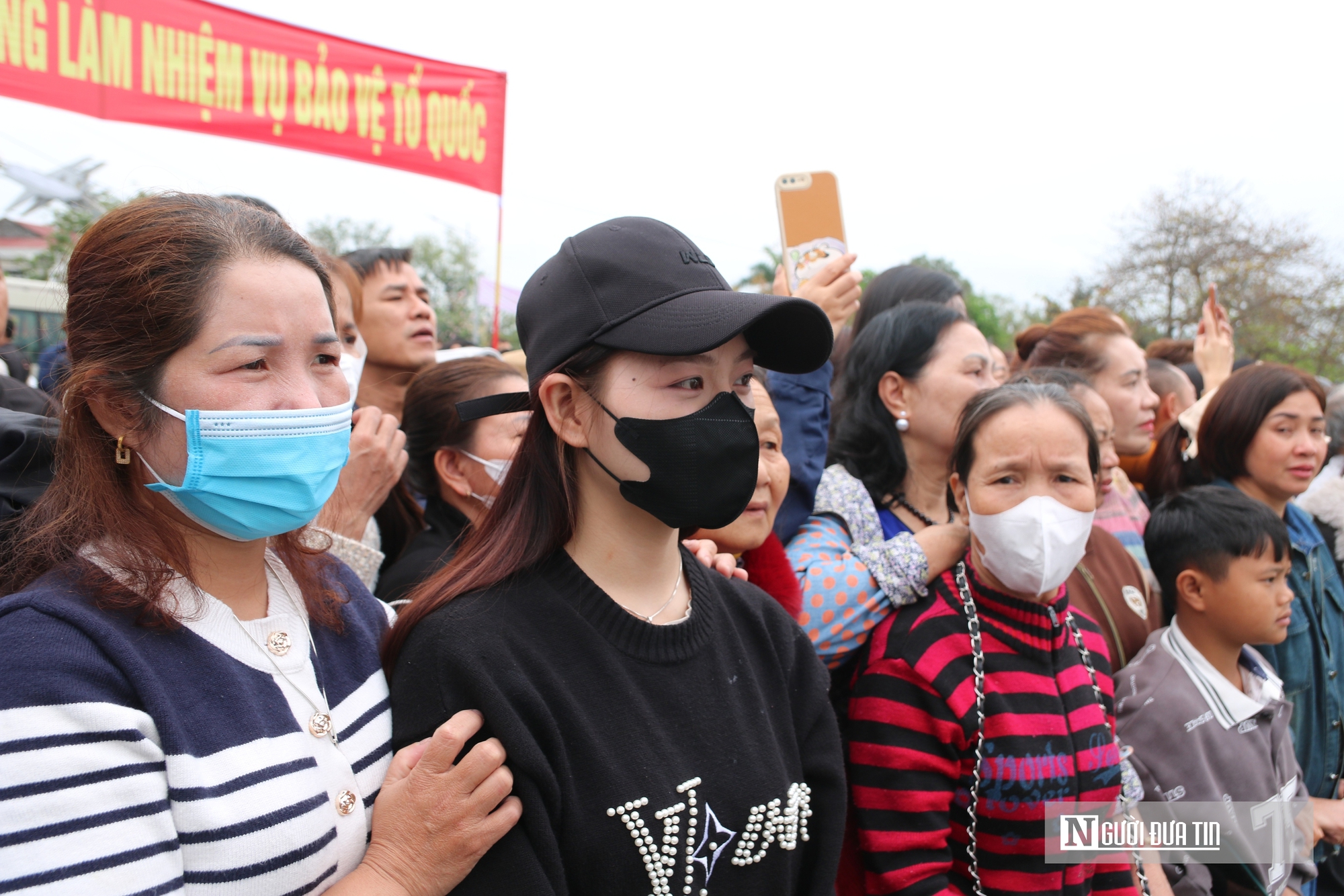 Nước mắt bịn rịn chia tay t&acirc;n binh trước giờ nhập ngũ - Ảnh 14.