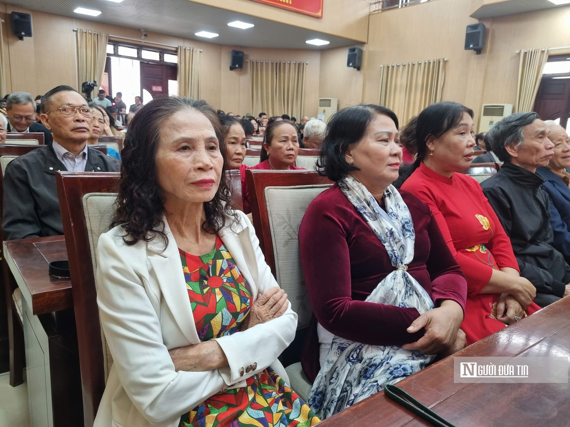 Người dân thấy ấm lòng tại buổi tiếp xúc cử tri của ứng cử viên Vũ Văn Tiến- Ảnh 4.