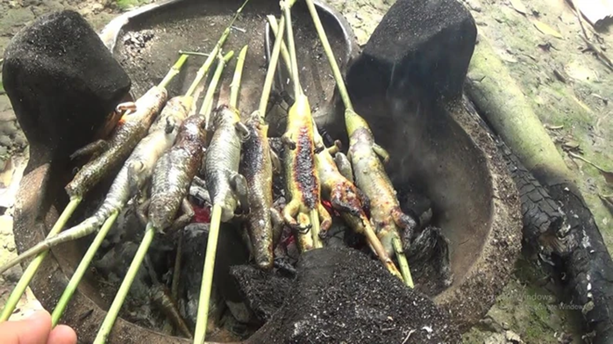 Đặc sản nhìn "sợ khiếp vía" xưa không dám ăn nay 350.000 đ/kg vẫn có người xuống tiền - Ảnh 3.