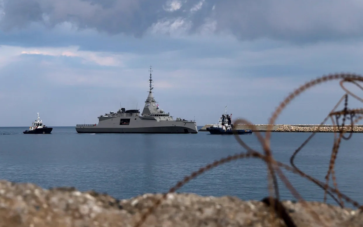 &Ocirc;ng Donald Trump gặp l&atilde;nh đạo c&aacute;c h&atilde;ng sản xuất vũ kh&iacute; nhằm th&uacute;c đẩy sản xuất- Ảnh 2.