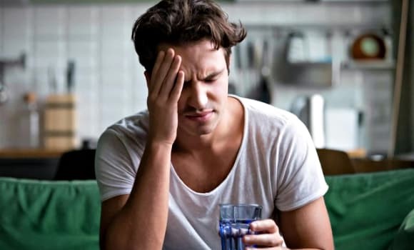 Dấu hiệu cảnh b&aacute;o cơ thể gặp nguy hiểm sau khi uống rượu, bia cần đề ph&ograve;ng - Ảnh 1.