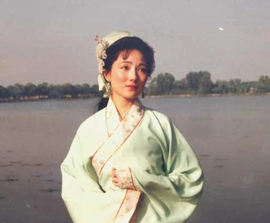 Cô thôn nữ đen đủi trong 