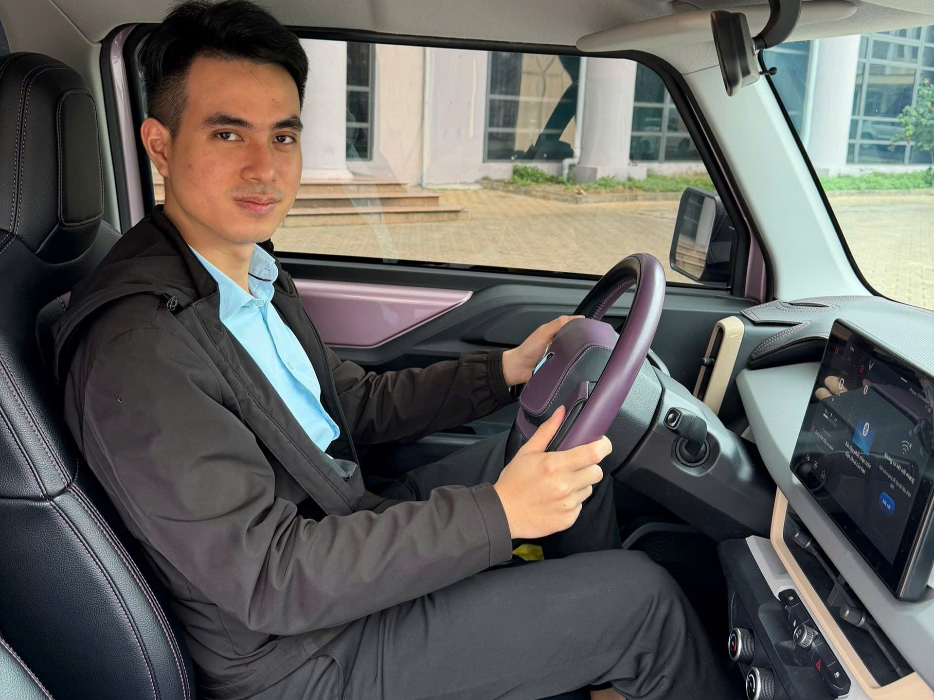 Chủ xe Nghệ An: &ldquo;Từ l&uacute;c mua VinFast VF 3, đi uống c&agrave; ph&ecirc;, ăn b&aacute;t phở chẳng ngại chỗ đỗ xe&rdquo; - Ảnh 2.