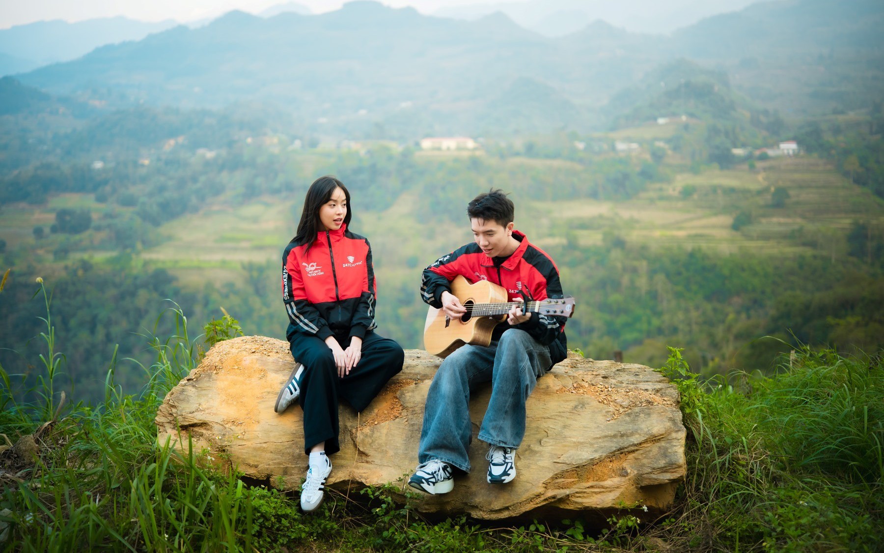 Thanh Thủy Hát 'Giao Nắng, Chuyển Yêu Thương' Giữa Vùng Cao, Lan Tỏa Yêu Thương