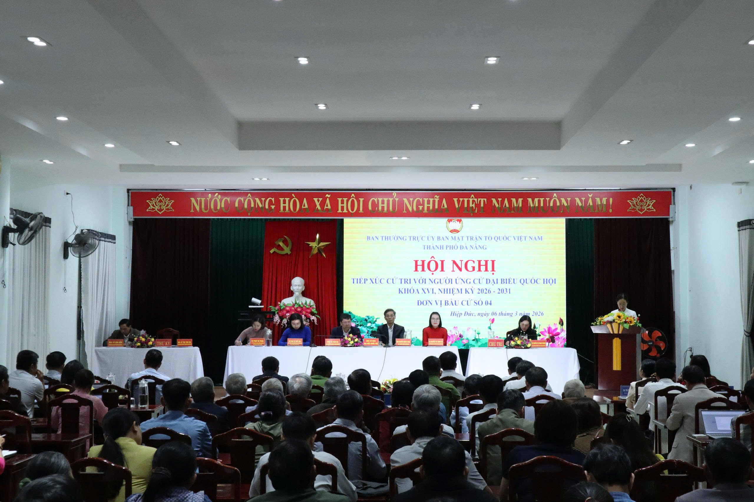 Ứng cử viên đại biểu Quốc hội: Sâu sát, phản ánh vướng mắc pháp luật, thủy điện của cử tri vùng núi Đà Nẵng- Ảnh 1.