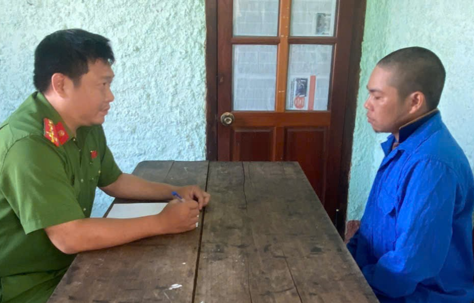 Bắt khẩn cấp gã đàn ông treo dây vào cổ vợ “hờ”, đổ xăng dọa thiêu sống- Ảnh 2.