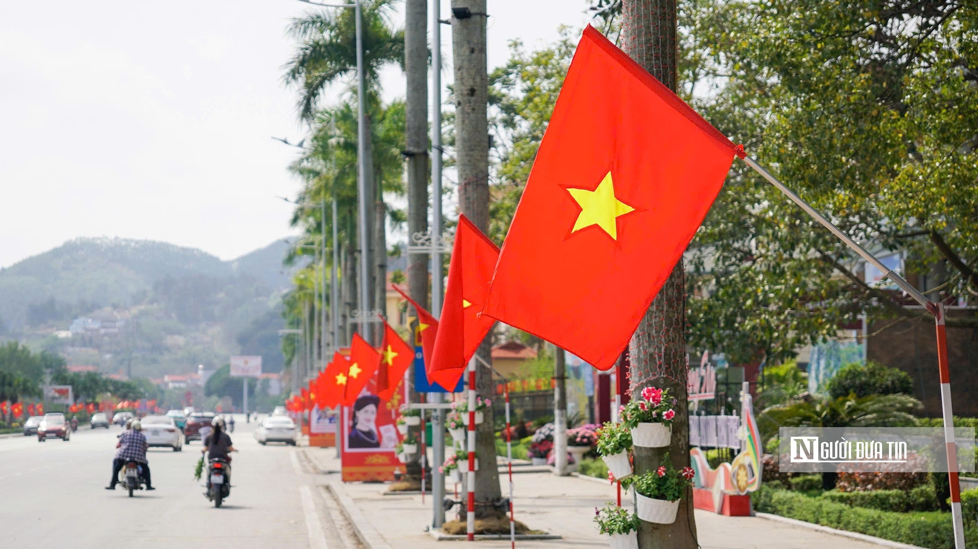 Lạng Sơn ngập tr&agrave;n sắc đỏ cờ hoa hướng tới ng&agrave;y bầu cử- Ảnh 4.