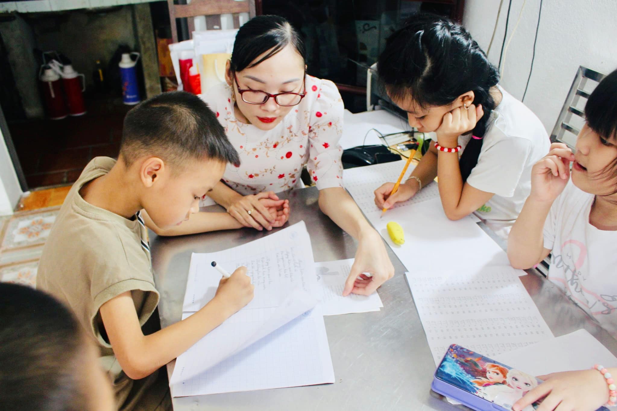 Hành trình gieo mầm tri thức của bông hồng thuỷ tinh- Ảnh 3.