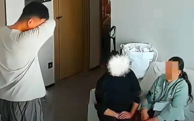 Xung đột gia đình thời kỳ hậu sản tại Tứ Xuyên: Người chồng bật khóc bảo vệ vợ