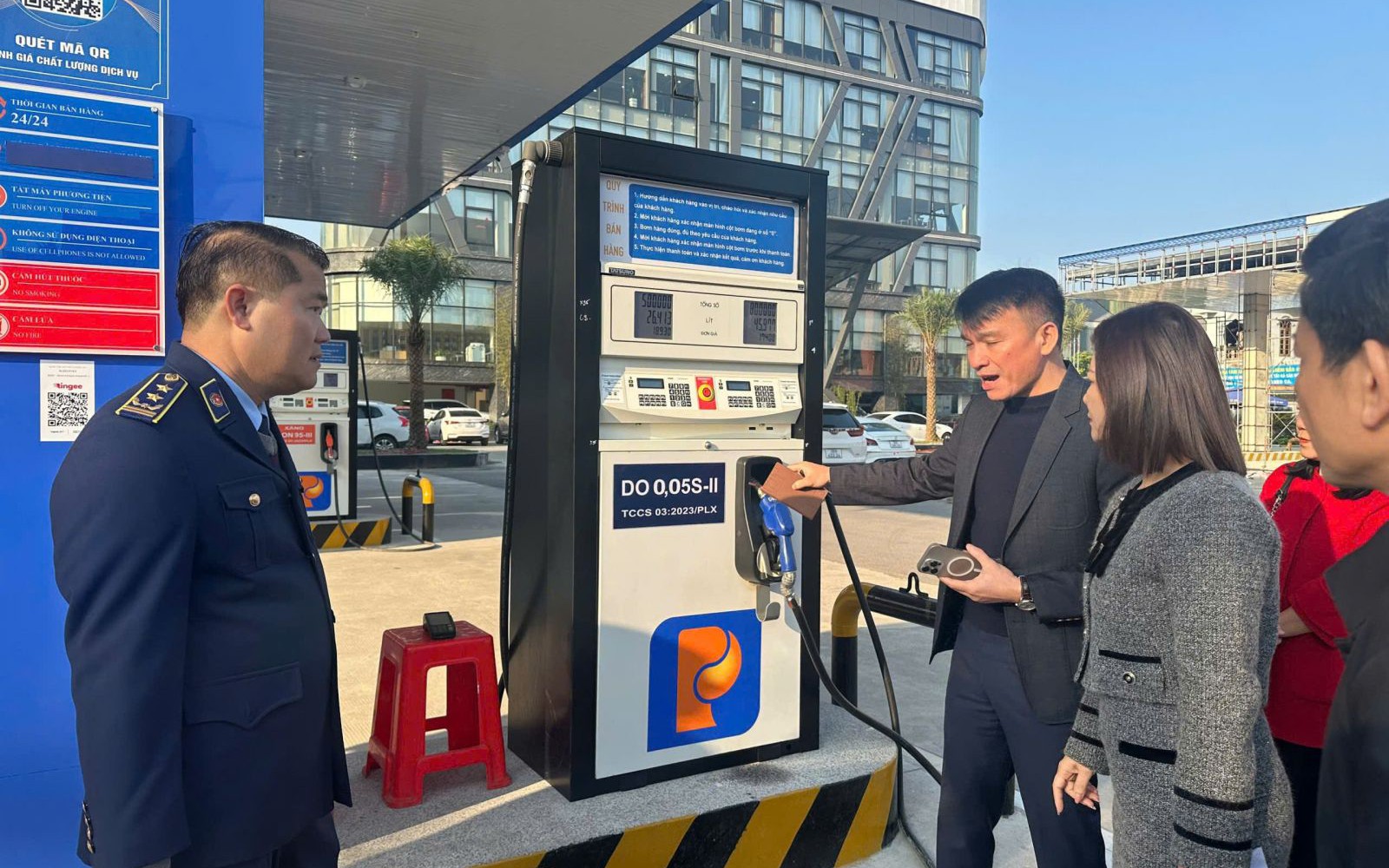 Bộ Công Thương yêu cầu tăng cường kiểm soát xăng dầu, LPG trước biến động thị trường