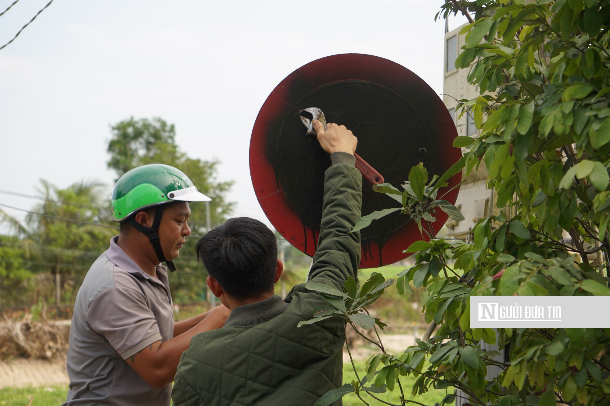 Gia Lai: Khắc phục loạt biển báo cấm tải trọng bị sơn đen trên đường- Ảnh 4.