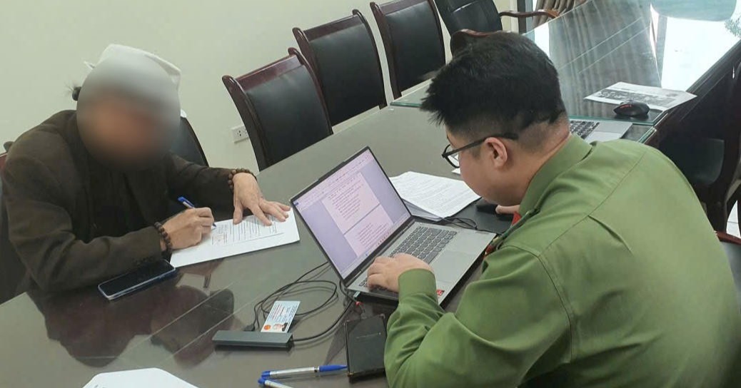 Một người đàn ông ở Hà Nội bị phạt 7,5 triệu đồng do đăng tin sai sự thật về bầu cử - Ảnh 1.