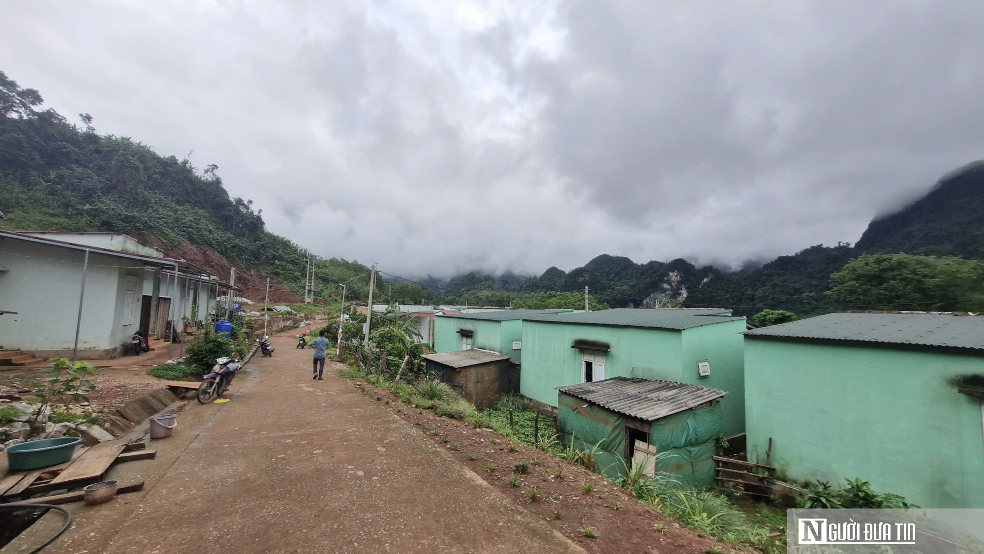 B&iacute; thư chi bộ trẻ v&agrave; h&agrave;nh tr&igrave;nh gi&uacute;p d&acirc;n bản tho&aacute;t ngh&egrave;o- Ảnh 1.