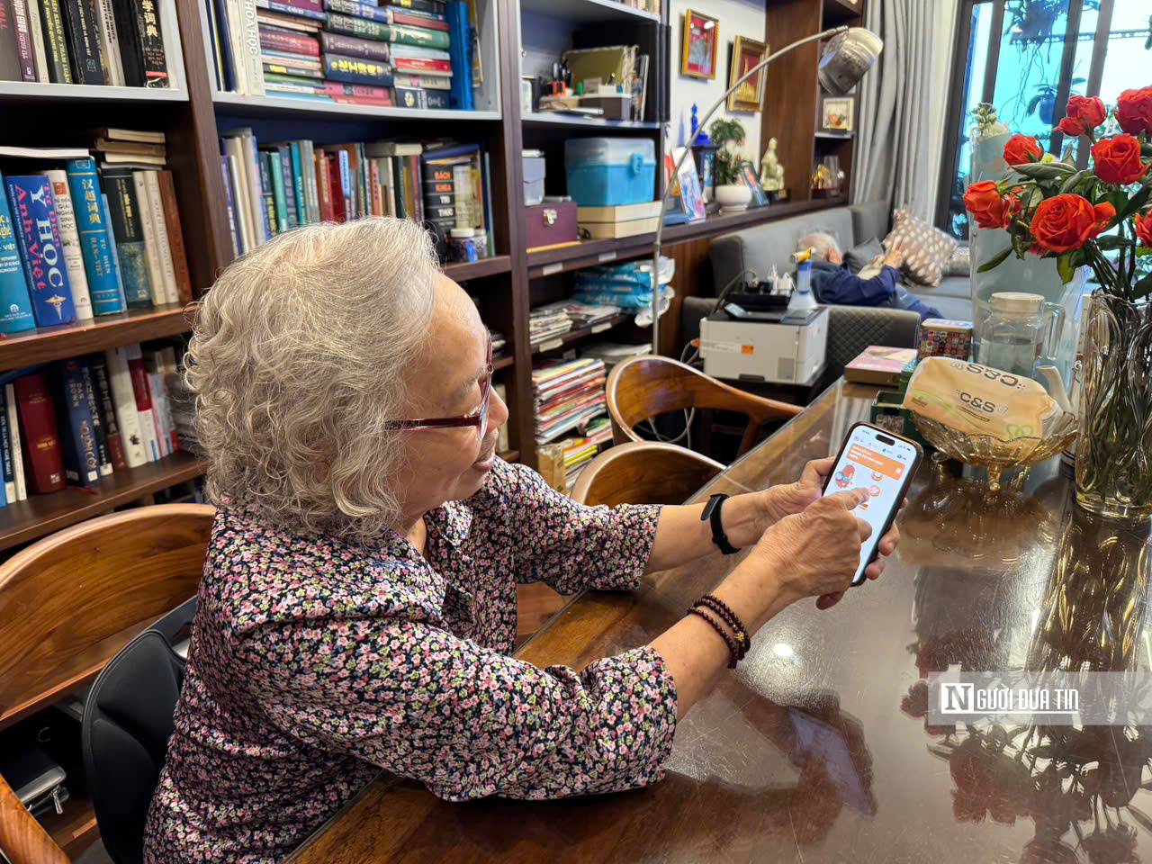 Nữ b&aacute;c sĩ ngo&agrave;i 80 tuổi vẫn học mỗi ng&agrave;y v&agrave; k&yacute; ức về ng&agrave;y 8/3 "Chỉ một lời ch&uacute;c"- Ảnh 4.