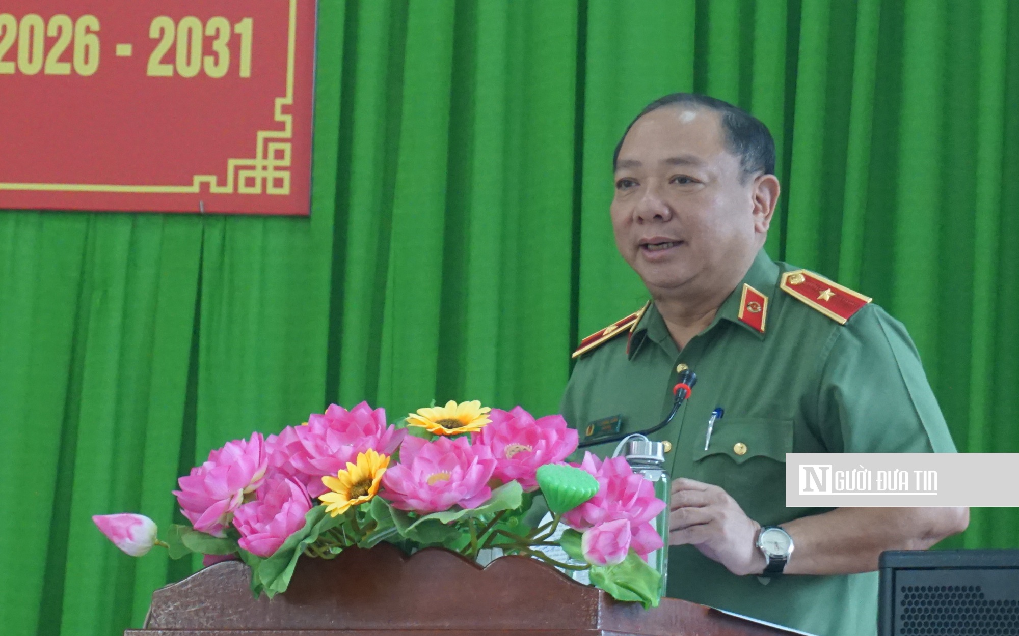 Thiếu tướng Lê Quang Nhân trình bày chương trình hành động tại tiếp xúc cử tri Gia Lai