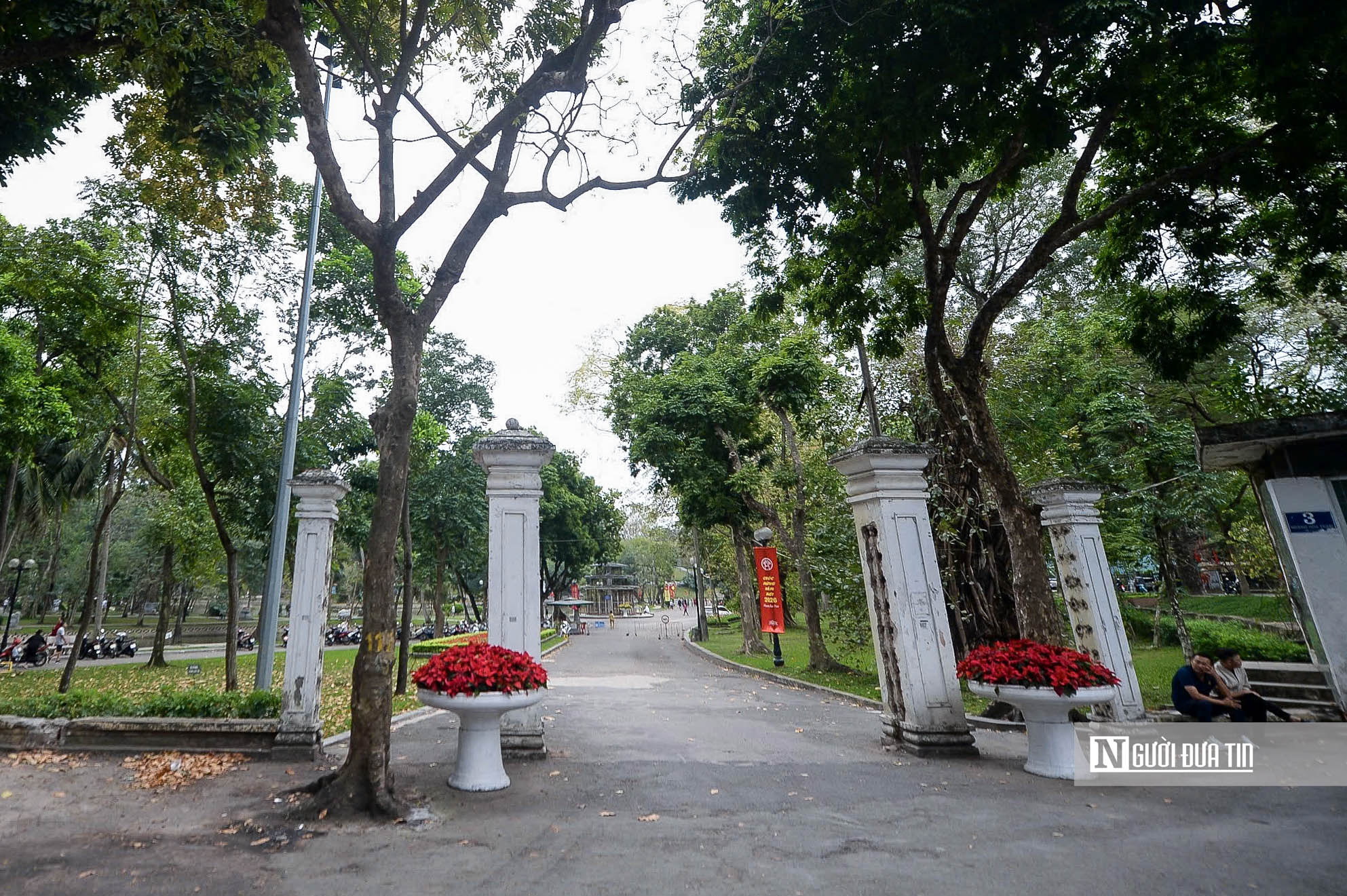 H&agrave; Nội: C&ocirc;ng vi&ecirc;n hạ r&agrave;o, người d&acirc;n tận hưởng kh&ocirc;ng gian xanh- Ảnh 10.