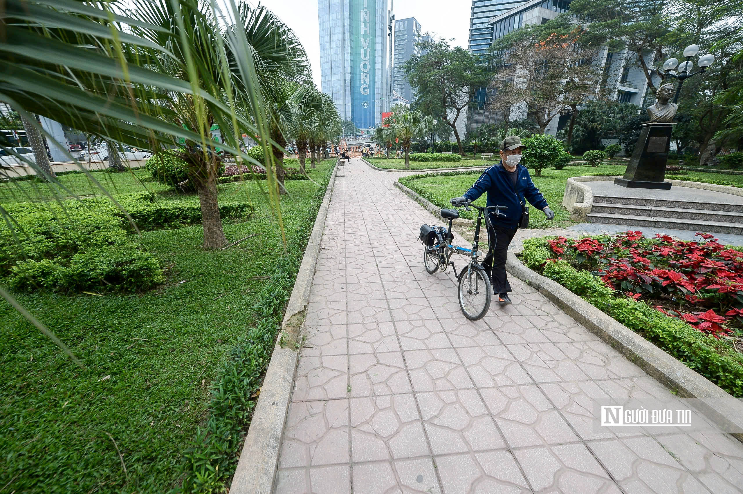 H&agrave; Nội: C&ocirc;ng vi&ecirc;n hạ r&agrave;o, người d&acirc;n tận hưởng kh&ocirc;ng gian xanh- Ảnh 4.