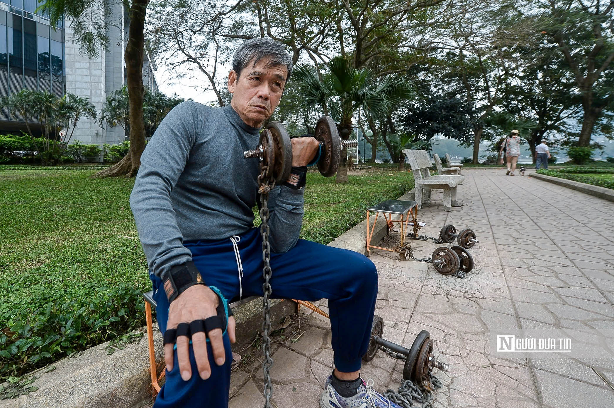 H&agrave; Nội: C&ocirc;ng vi&ecirc;n hạ r&agrave;o, người d&acirc;n tận hưởng kh&ocirc;ng gian xanh- Ảnh 6.