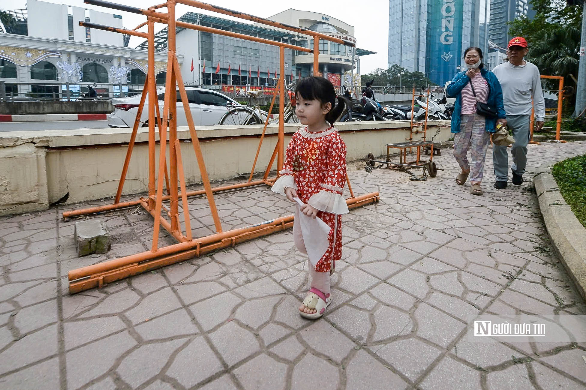 H&agrave; Nội: C&ocirc;ng vi&ecirc;n hạ r&agrave;o, người d&acirc;n tận hưởng kh&ocirc;ng gian xanh- Ảnh 5.