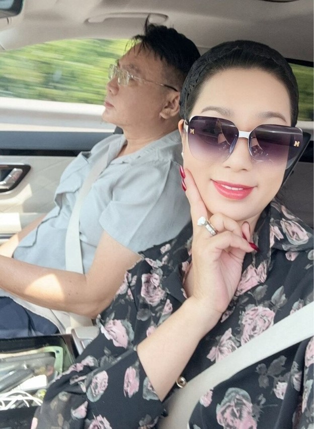 Á hậu đầu tiên của Việt Nam là NSND: Tuổi 55 học Tiến sĩ, được chồng đại gia hết lòng hậu thuẫn - Ảnh 6.