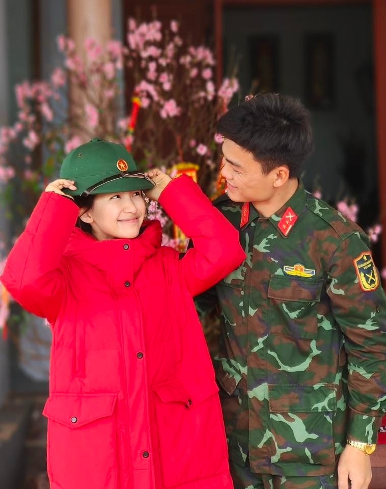 Chuyện tình yêu đương kín tiếng suốt 4 năm của Hòa Minzy và bạn trai quân nhân - Ảnh 9.