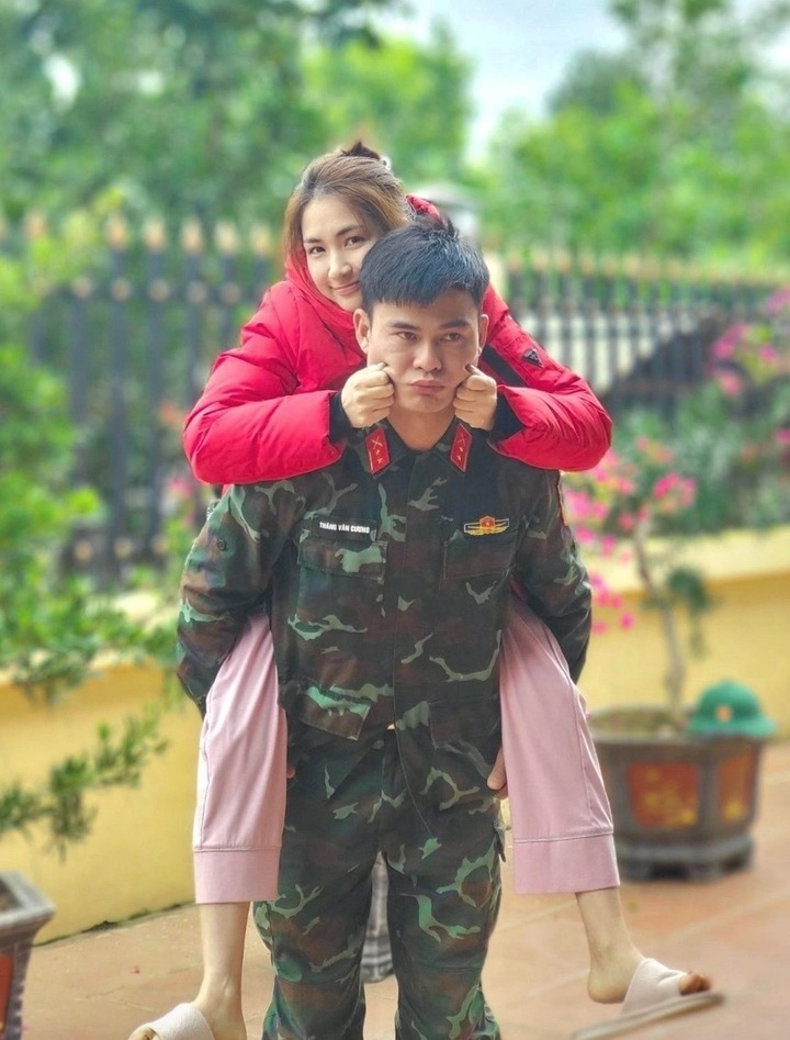 Chuyện tình yêu đương kín tiếng suốt 4 năm của Hòa Minzy và bạn trai quân nhân - Ảnh 8.
