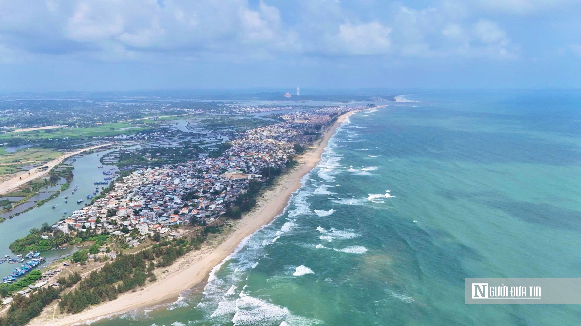 Cận cảnh cửa biển Quảng Ng&atilde;i dự kiến chi gần 1.000 tỷ đồng l&agrave;m k&egrave;- Ảnh 13.