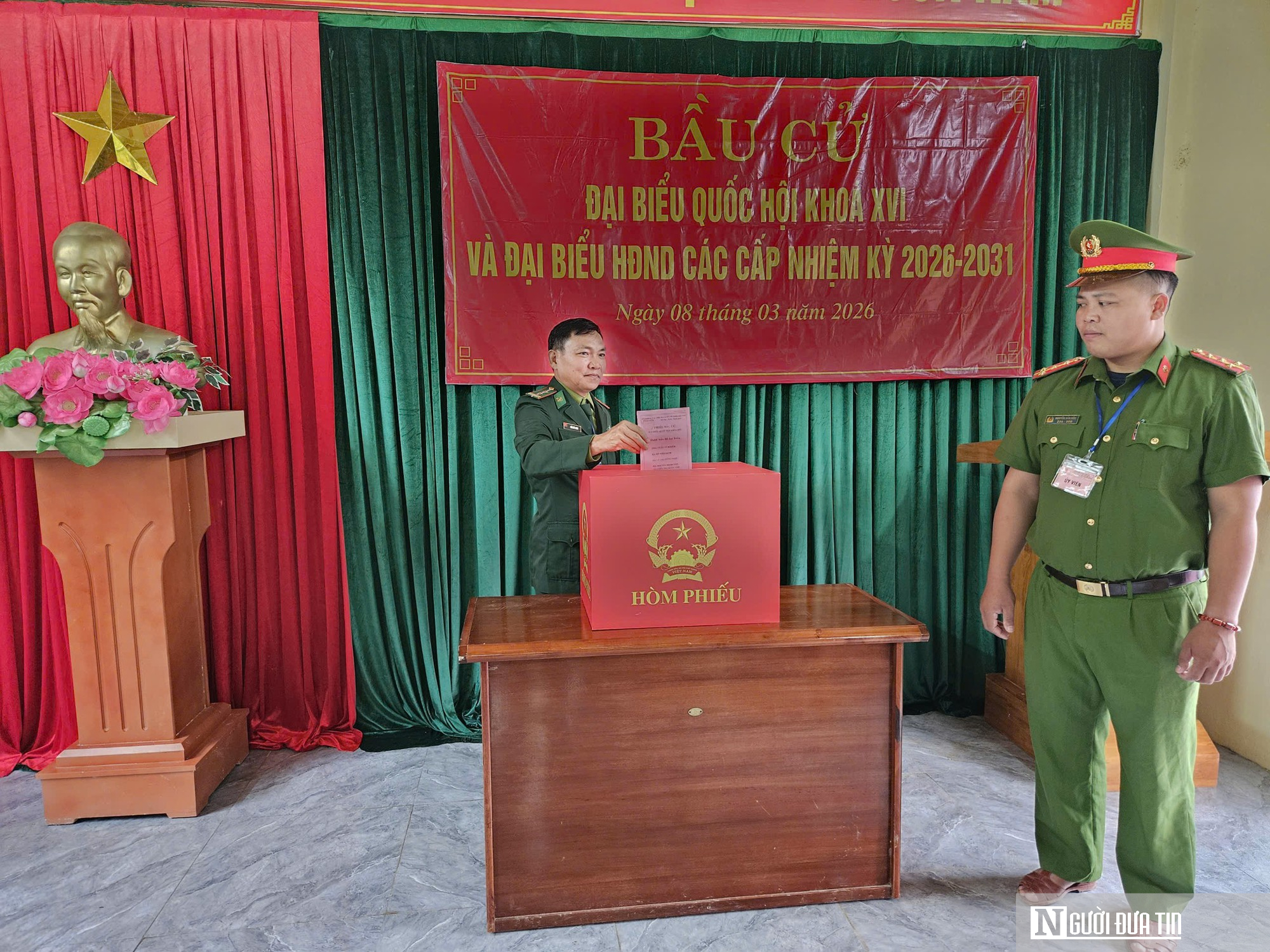 Người d&acirc;n x&atilde; miền n&uacute;i Quảng Trị băng rừng vượt th&aacute;c đi bầu cử sớm- Ảnh 10.