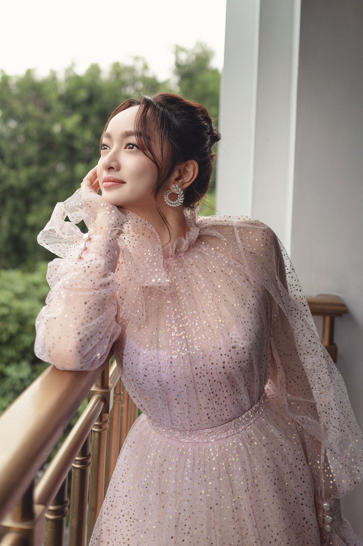 "Ngọc nữ trăm tỷ" màn ảnh Việt được đề cử 100 gương mặt đẹp nhất thế giới- Ảnh 12.