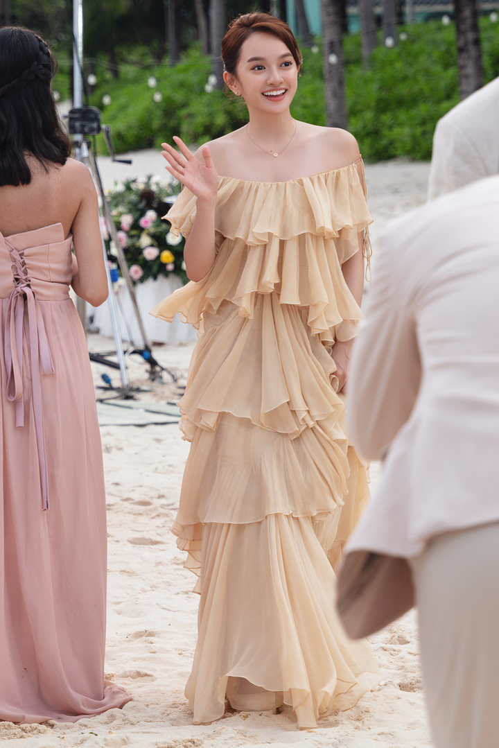 "Ngọc nữ trăm tỷ" màn ảnh Việt được đề cử 100 gương mặt đẹp nhất thế giới- Ảnh 13.