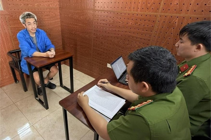 Khởi tố, bắt tạm giam "bác sĩ tâm linh rởm", lừa tiền nhiều người bằng chiêu trò trừ tà- Ảnh 1. Khởi tố, bắt tạm giam "bác sĩ tâm linh rởm", lừa tiền nhiều người bằng chiêu trò trừ tà- Ảnh 1.