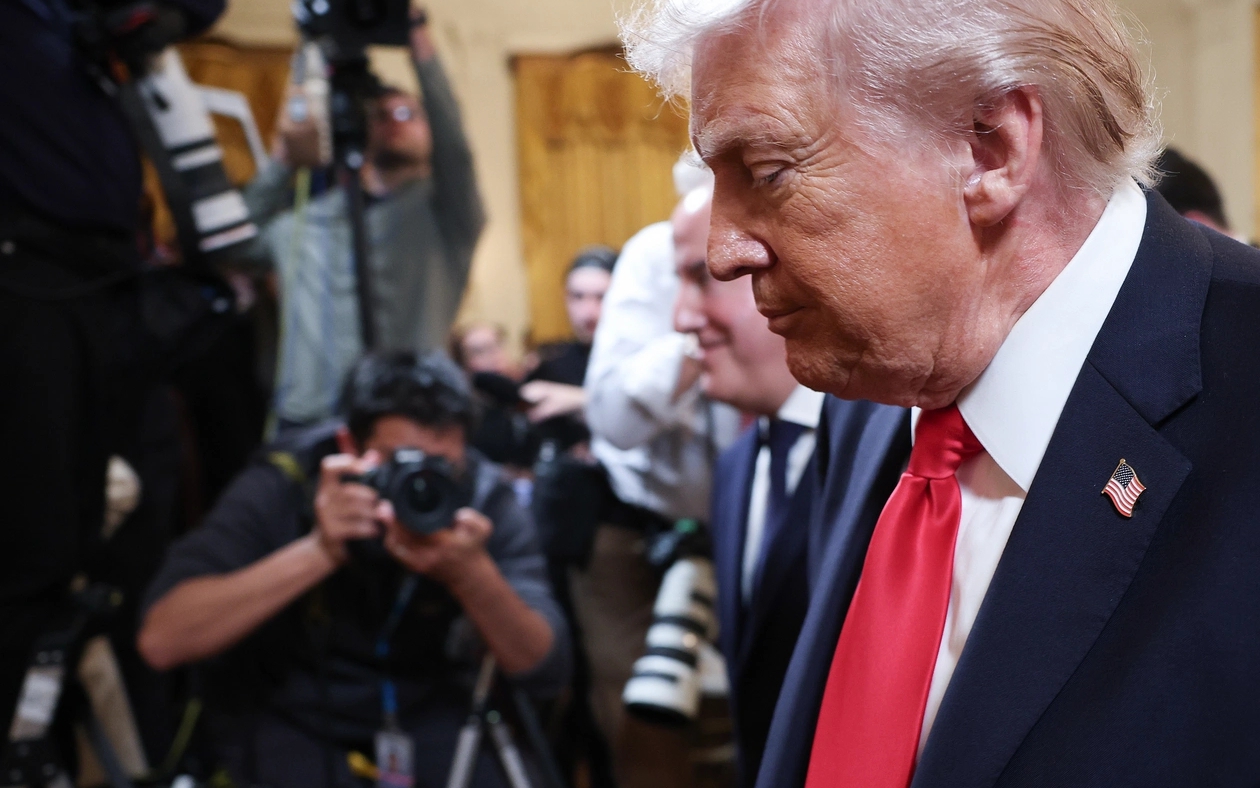 Trump Cảnh Báo Đòn Trừng Phạt Mạnh Với Iran, Xung Đột Làm Giá Dầu Tăng Kỷ Lục