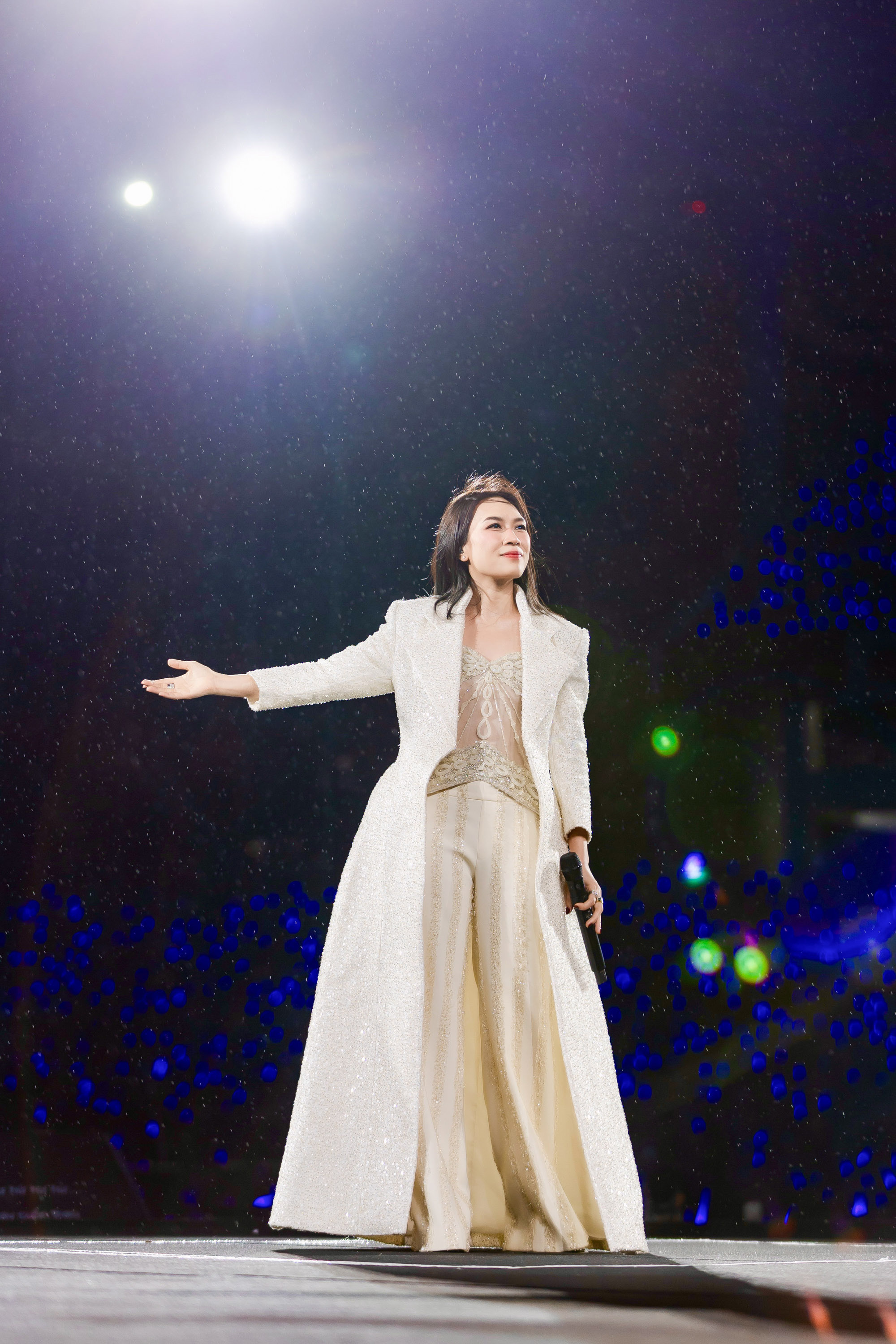 Nữ nghệ sĩ có sức ảnh hưởng bền bỉ bậc nhất của làng nhạc Việt, tuổi 45 tạo dấu ấn ở nhiều lĩnh vực - Ảnh 6.