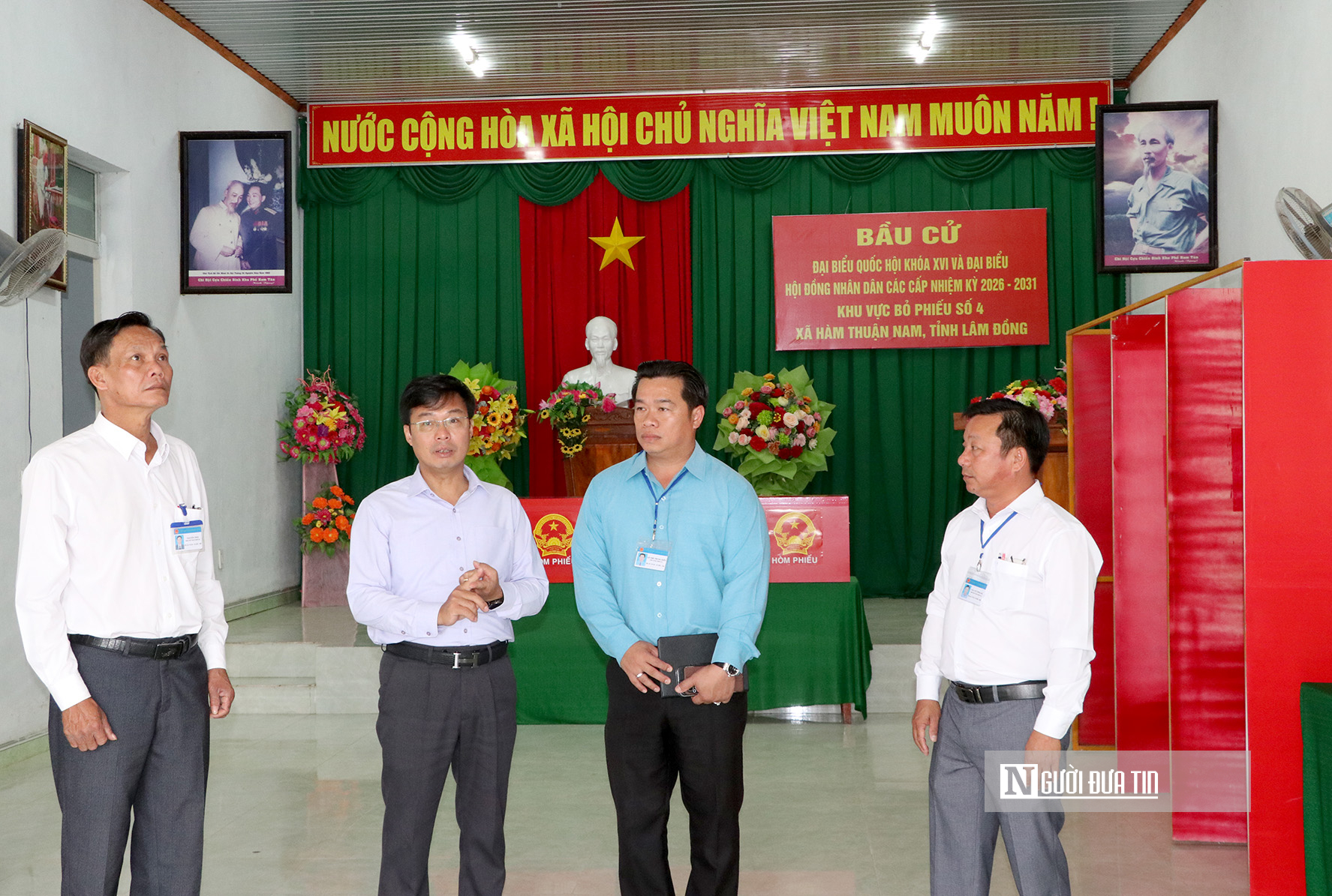 Phó Chủ tịch UBND tỉnh Đinh Văn Tuấn kiểm tra công tác chuẩn bị bầu cử tại các địa phương - Ảnh 1.