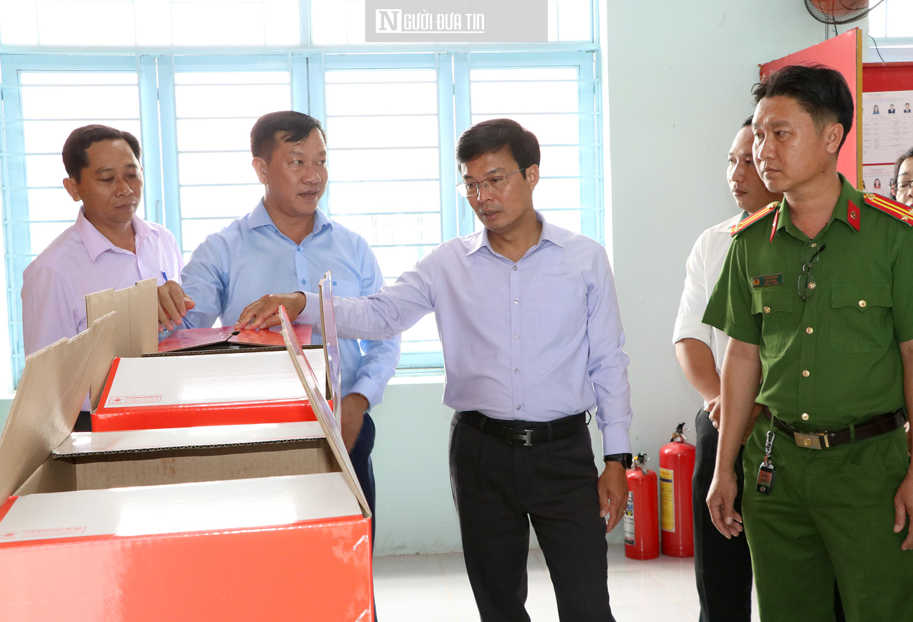 Phó Chủ tịch UBND tỉnh Đinh Văn Tuấn kiểm tra công tác chuẩn bị bầu cử tại các địa phương - Ảnh 3.