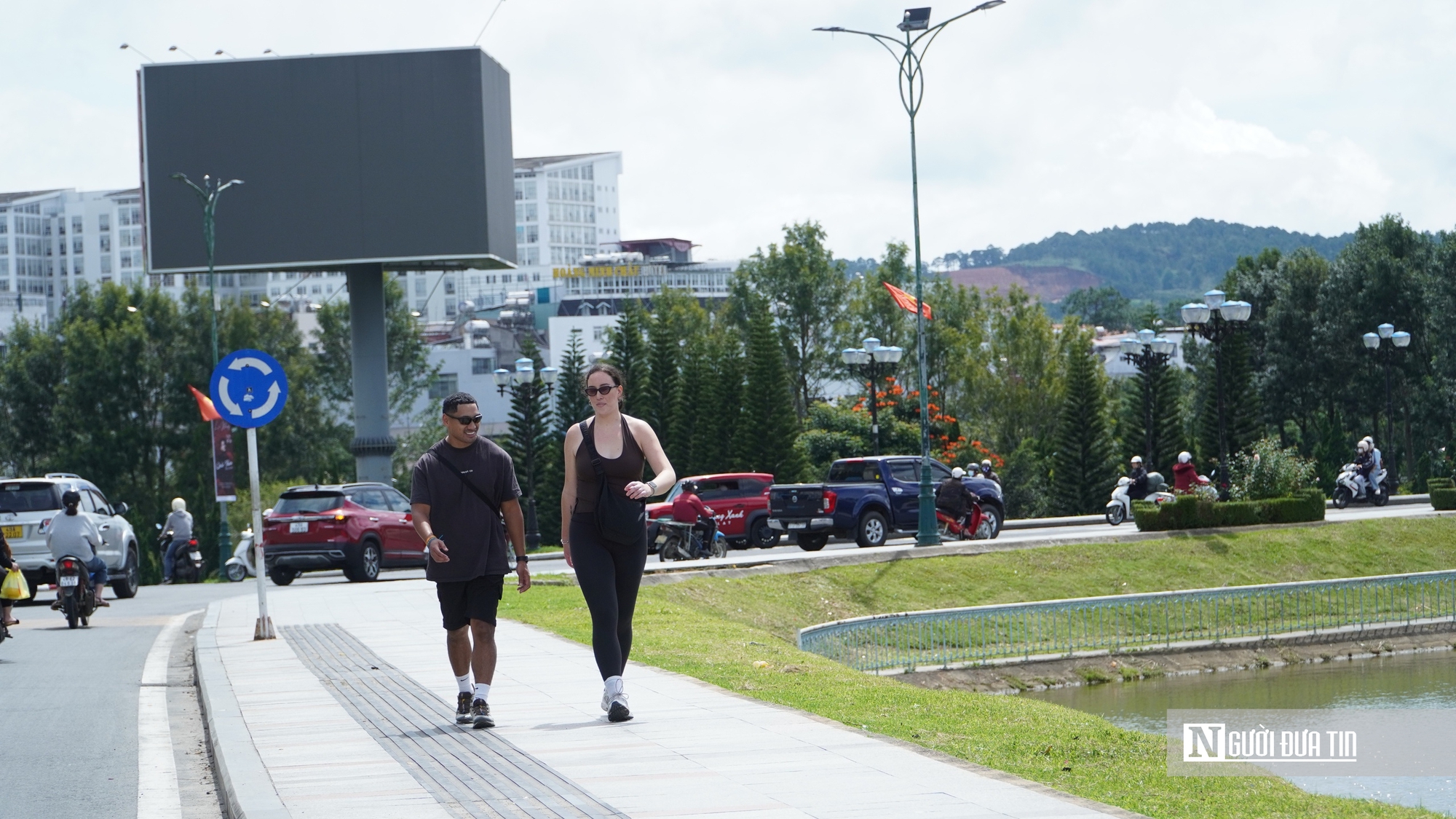 Tăng kích cầu du lịch, phân luồng xe vào trung tâm Đà Lạt khi sân bay Liên Khương tạm đóng cửa- Ảnh 4.