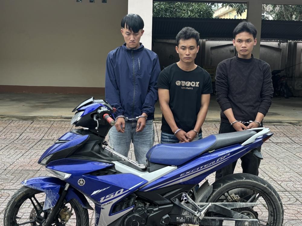 Bắt 3 đối tượng giật iPhone của cặp đôi trong đêm 8/3 - Ảnh 1.