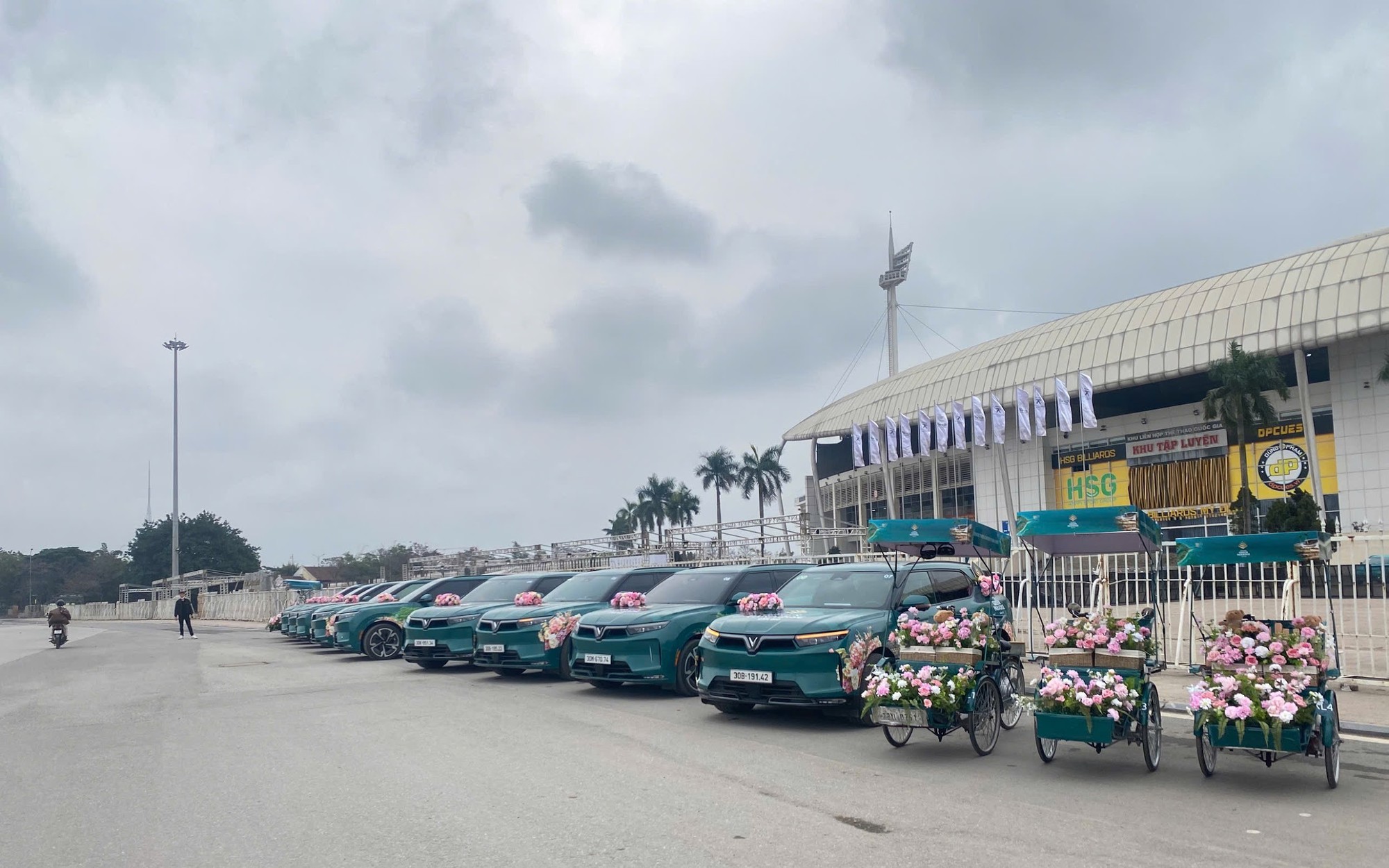 Roadshow Vinhomes Green Paradise Rực Rỡ Trên Phố Hà Nội Dịp 8/3
