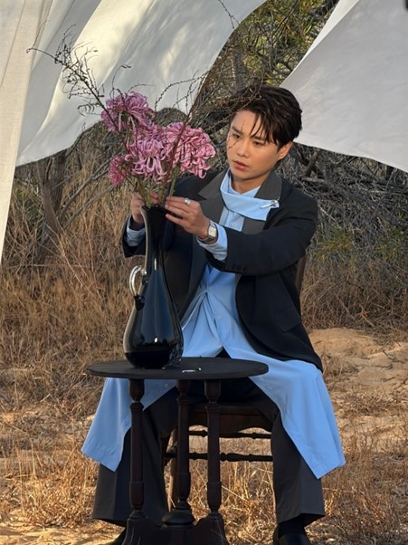 Ca sĩ Bích Phương được bạn trai kém tuổi tặng hoa hồng, công khai "về chung nhà" - Ảnh 5.