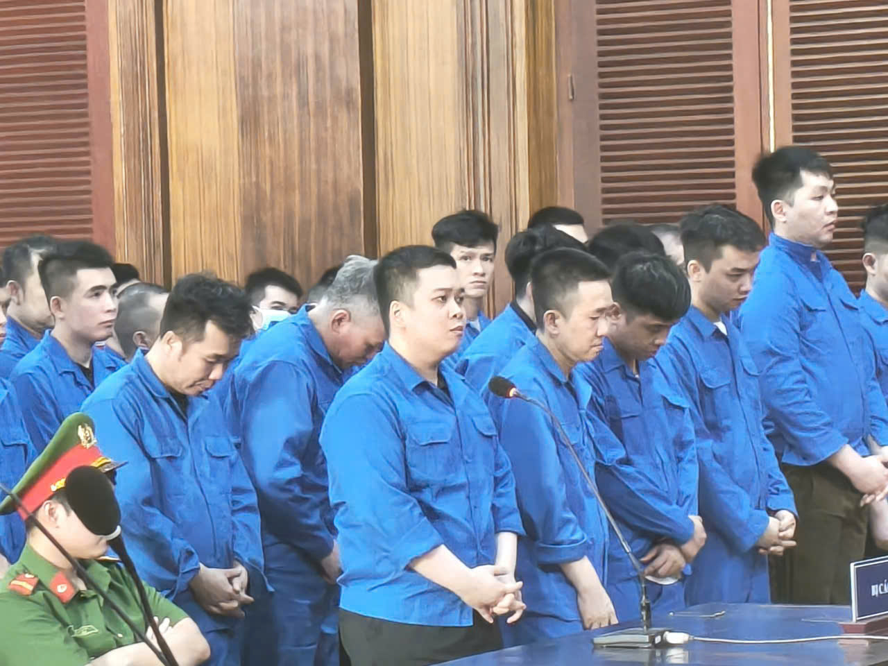 Lập nhóm "Phế liệu chiến tranh BW" trên Facebook để mua bán, tàng trữ trái phép vũ khí quân dụng  - Ảnh 1.